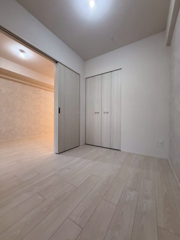 スプランディッド大阪EASTの居間写真