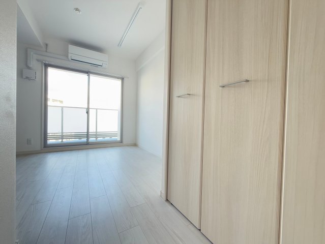 クレアグレイス岸里の居間写真