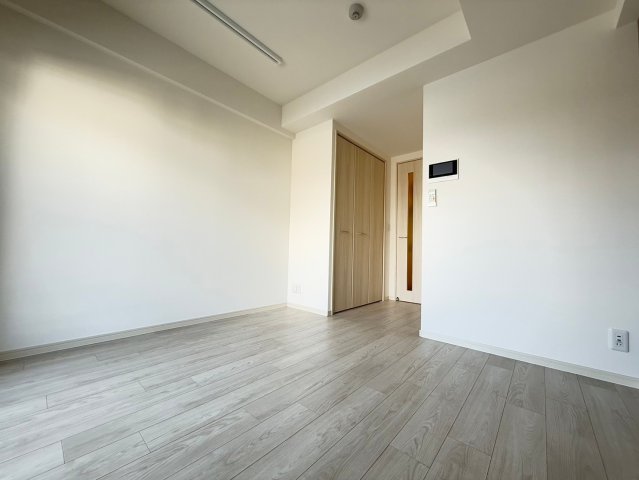 クレアグレイス岸里の居間写真