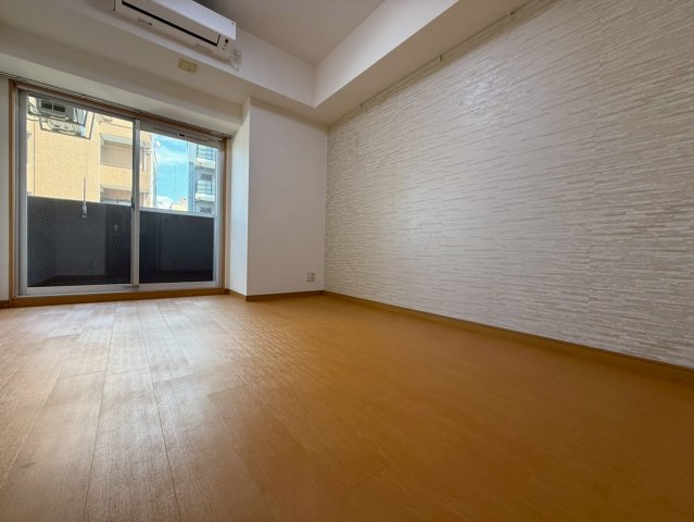 ONE ROOF FLAT TENJINBASHIの居間写真