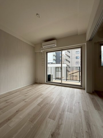 スプランディッド梅田WESTの居間写真