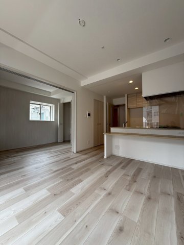 スプランディッド梅田WESTの居間写真