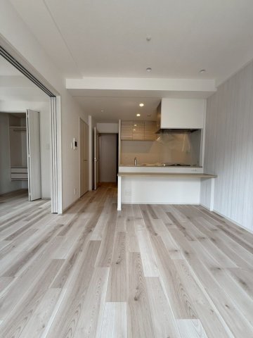 スプランディッド梅田WESTの居間写真