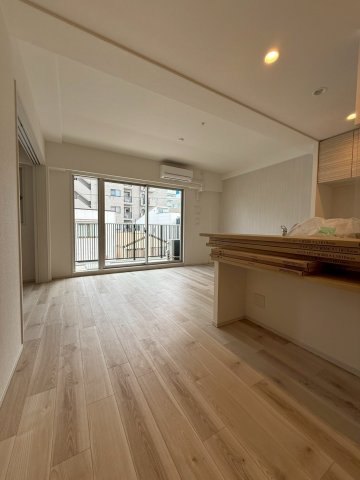 スプランディッド梅田WESTの居間写真