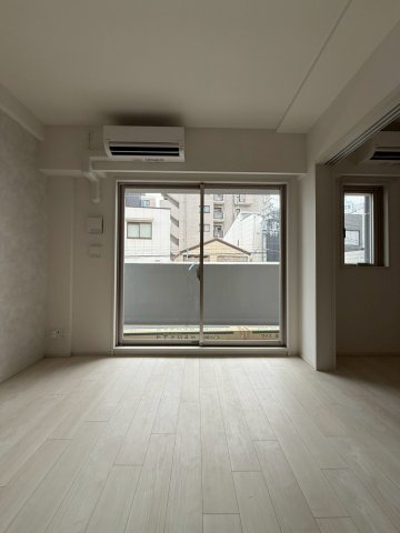 スプランディッド梅田WESTの居間写真