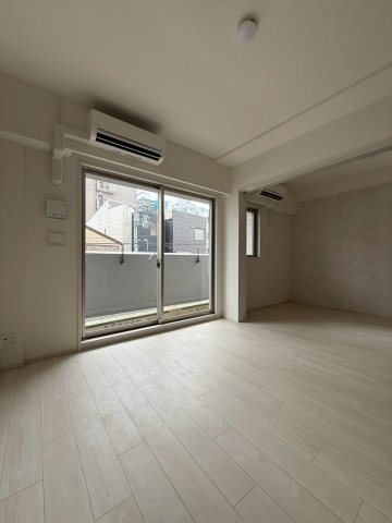 スプランディッド梅田WESTの居間写真