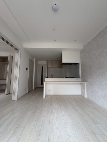 スプランディッド梅田WESTの居間写真