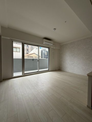 スプランディッド梅田WESTの居間写真