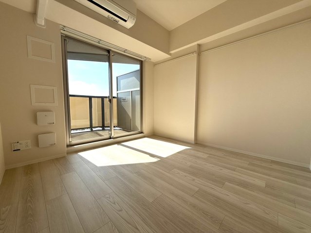 エスリードレジデンス大阪福島サウスフラッツの居間写真