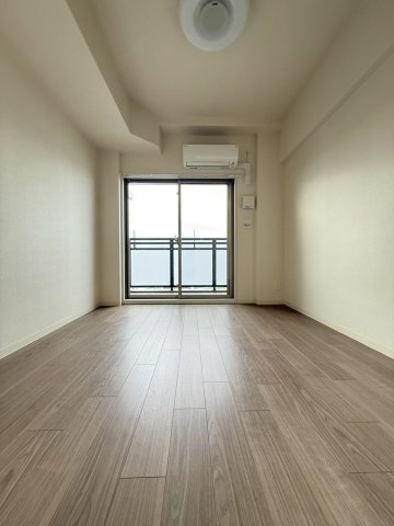 プレサンス東三国エンブレイスの居間写真