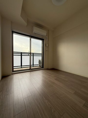 プレサンス東三国エンブレイスの居間写真