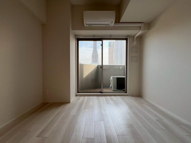エスリードレジデンス大阪弁天町の居間写真