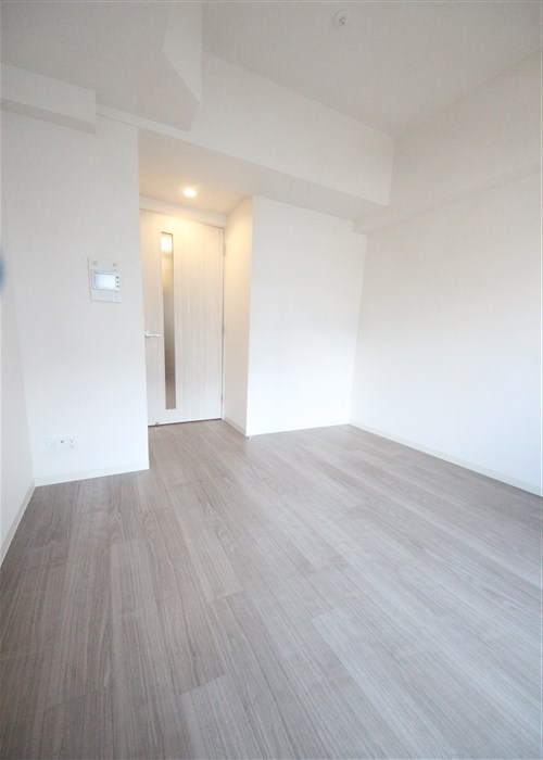 スプランディッド新大阪WESTの居間写真