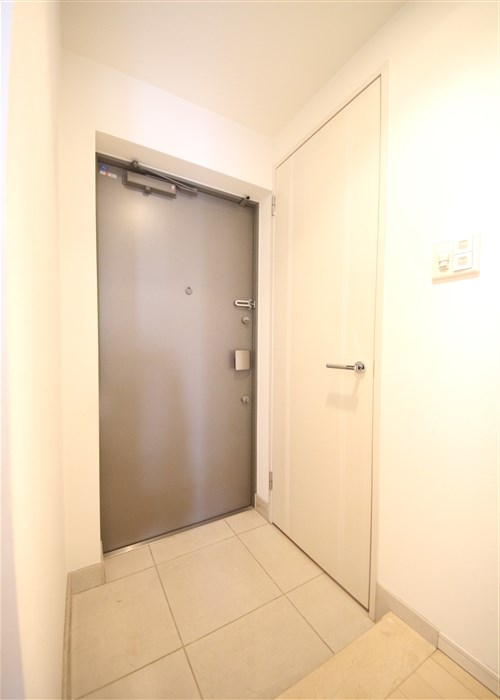クロスレジデンス大阪新町の玄関写真