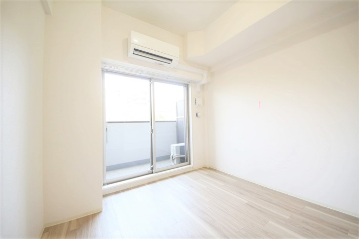 グランカリテ北梅田の居間写真