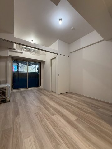 セレニテ谷町四丁目アリエの居間写真