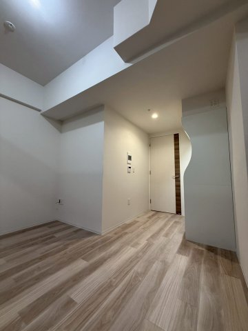 セレニテ谷町四丁目アリエの居間写真