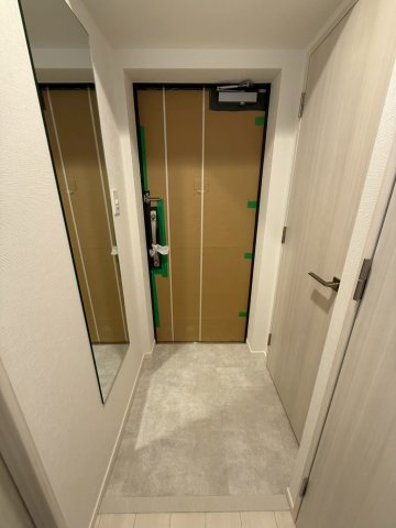 スプランディッド新大阪VIIIの玄関写真