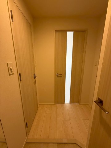 スプランディッド新大阪VIIIの玄関写真