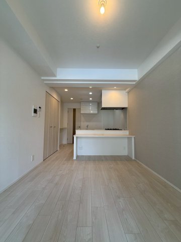 スプランディッド新大阪VIIIの居間写真