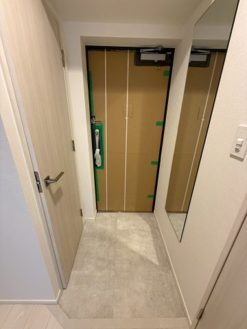 スプランディッド新大阪VIIIの玄関写真