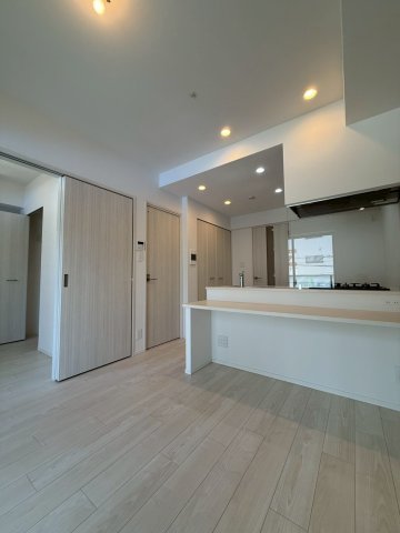 スプランディッド新大阪VIIIの居間写真