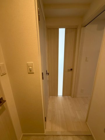 スプランディッド新大阪VIIIの玄関写真