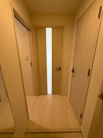 スプランディッド新大阪VIIIの玄関写真