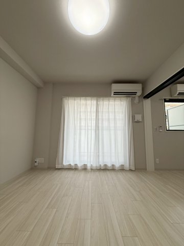 Alivis三国本町の居間写真