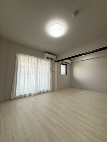 Alivis三国本町の居間写真