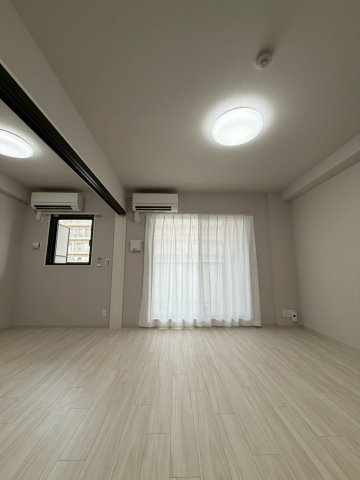 Alivis三国本町の居間写真