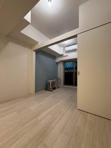 セレニテ谷町四丁目アリエの居間写真