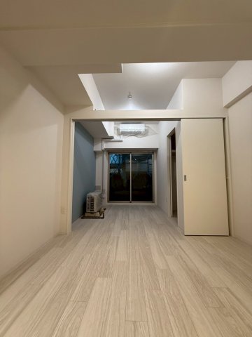 セレニテ谷町四丁目アリエの居間写真
