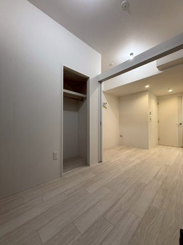 セレニテ谷町四丁目アリエの居間写真
