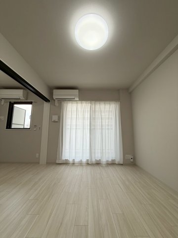 Alivis三国本町の居間写真