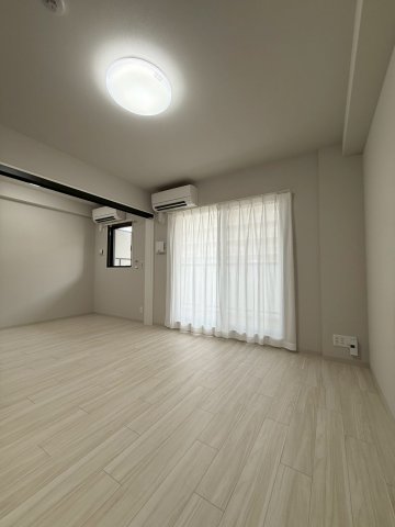 Alivis三国本町の居間写真