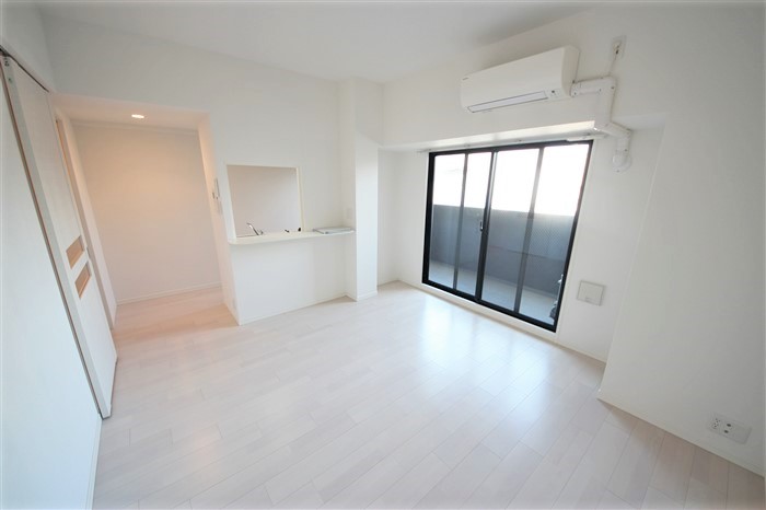 S-RESIDENCE新大阪駅前の居間写真