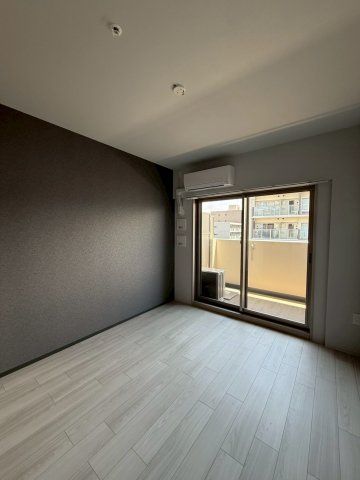 ファーストフィオーレ新町ファジスタの居間写真