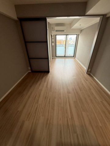 S-RESIDENCE大阪上本町の居間写真