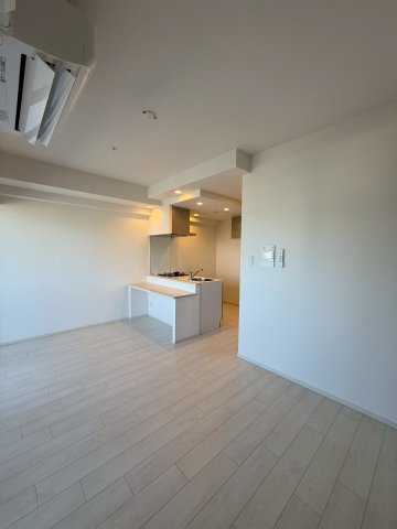 Alivis浪速東SoL TERRACEの居間写真
