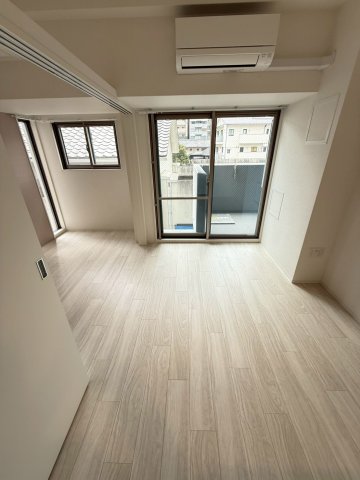 セレニテ東梅田アリエの居間写真
