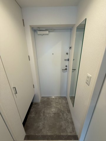 セレニテ東梅田アリエの玄関写真