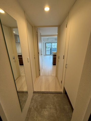 セレニテ東梅田アリエの玄関写真