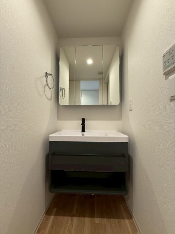 セレニテ東梅田アリエの玄関写真
