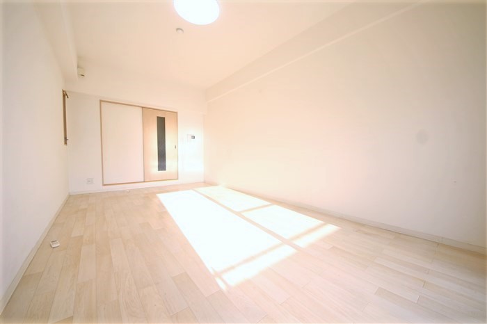 CITY SPIRE心斎橋EASTの居間写真