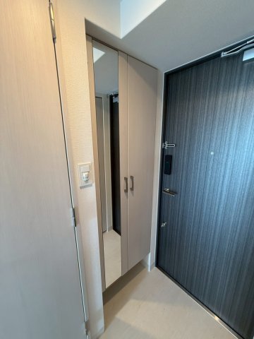エスリード難波VALOREの玄関写真
