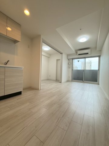 アドバンス上町台シュタットの居間写真