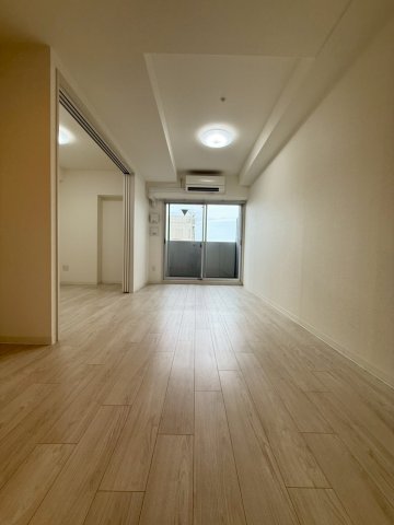 アドバンス上町台シュタットの居間写真