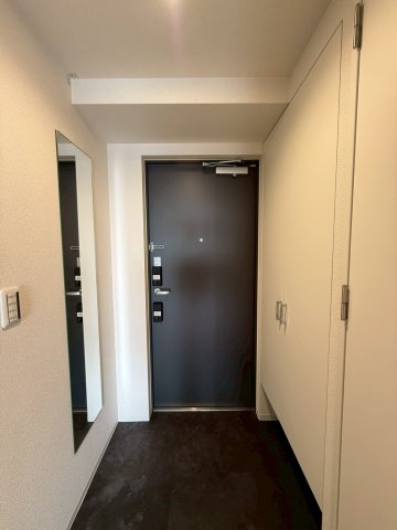 プレリスNEO大阪十三エルヴィオンの玄関写真