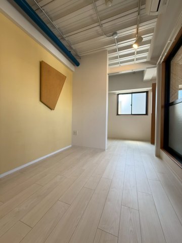 SERENiTE-04の居間写真